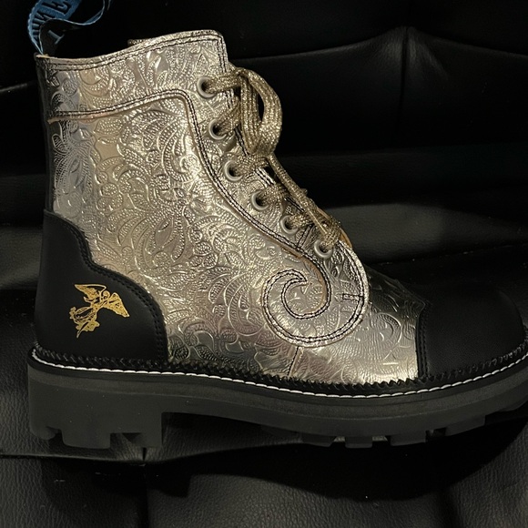 John Fluevog Limited Edition Platinum Derby Boots - Picture 10 of 16